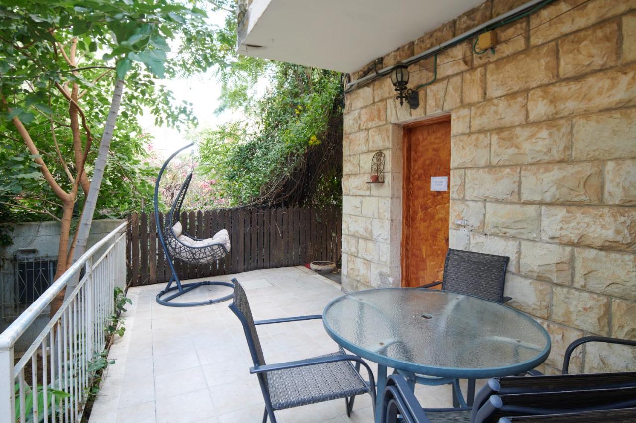 Quiet Garden Apartment In Rehavia Jerusalem Exterior photo