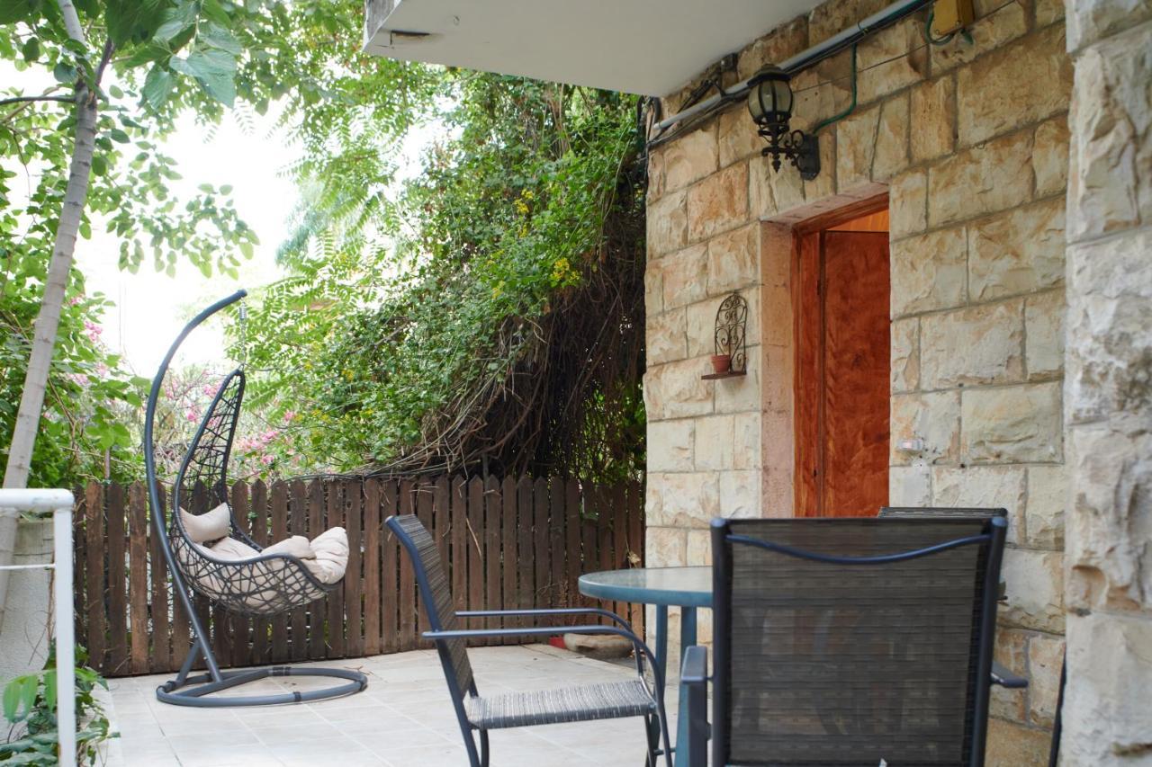 Quiet Garden Apartment In Rehavia Jerusalem Exterior photo